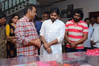 Pawan Kalyan Pays Homage To Vijaya Nirmala